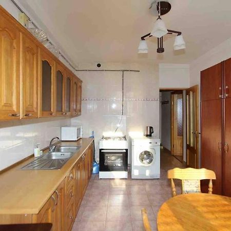 Cozy Apartment In The Center Of Yerevan Luaran gambar